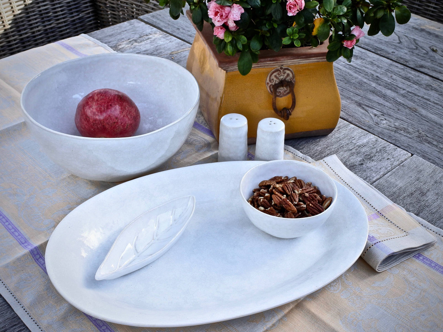 Cozina White Large Serving Bowl