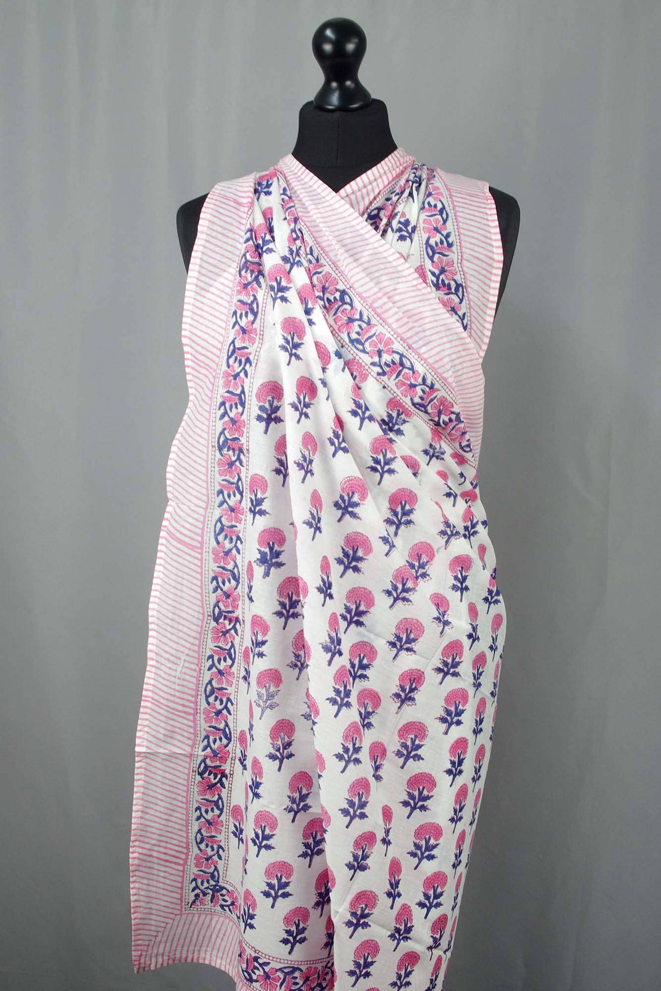 Beach Coverup Sarong Pareo - Small Pink Floral Motifs
