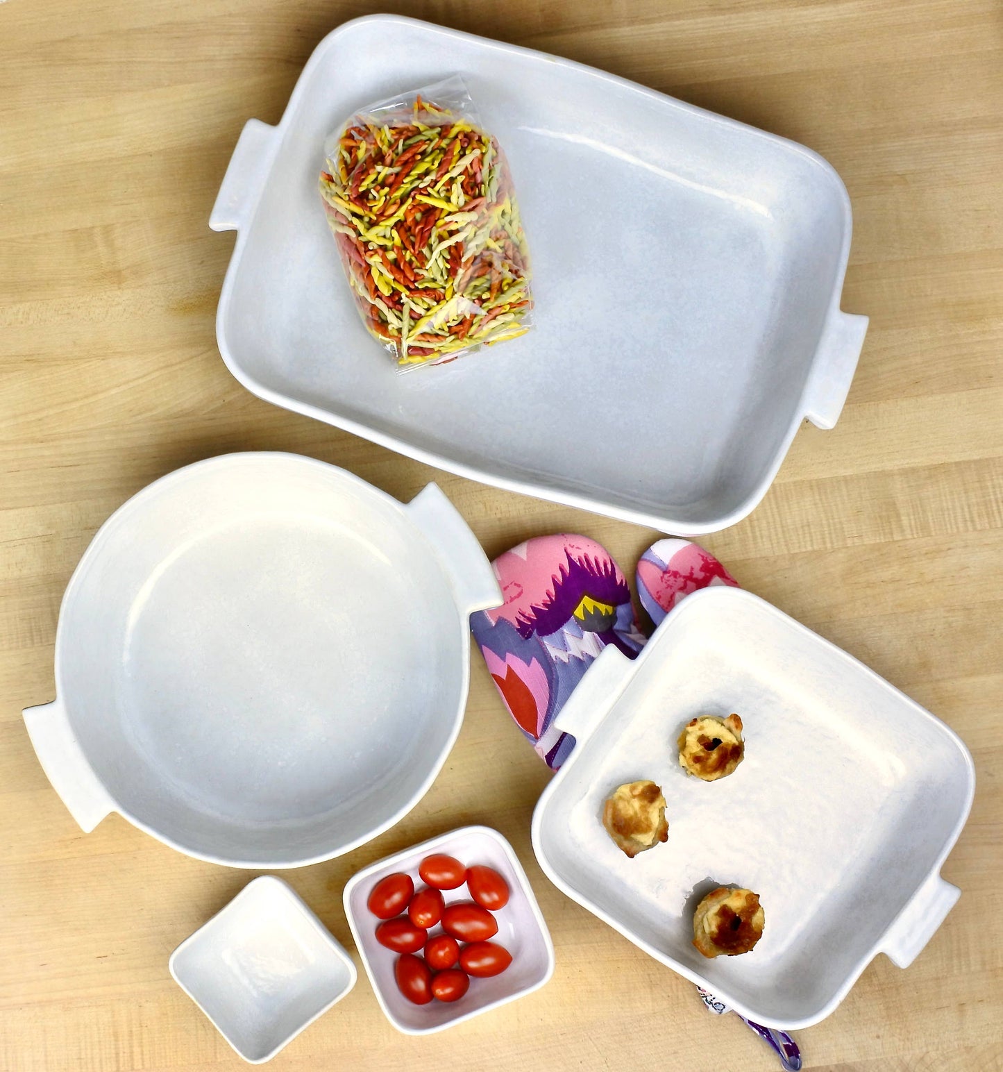 Cozina Blue Round Baker