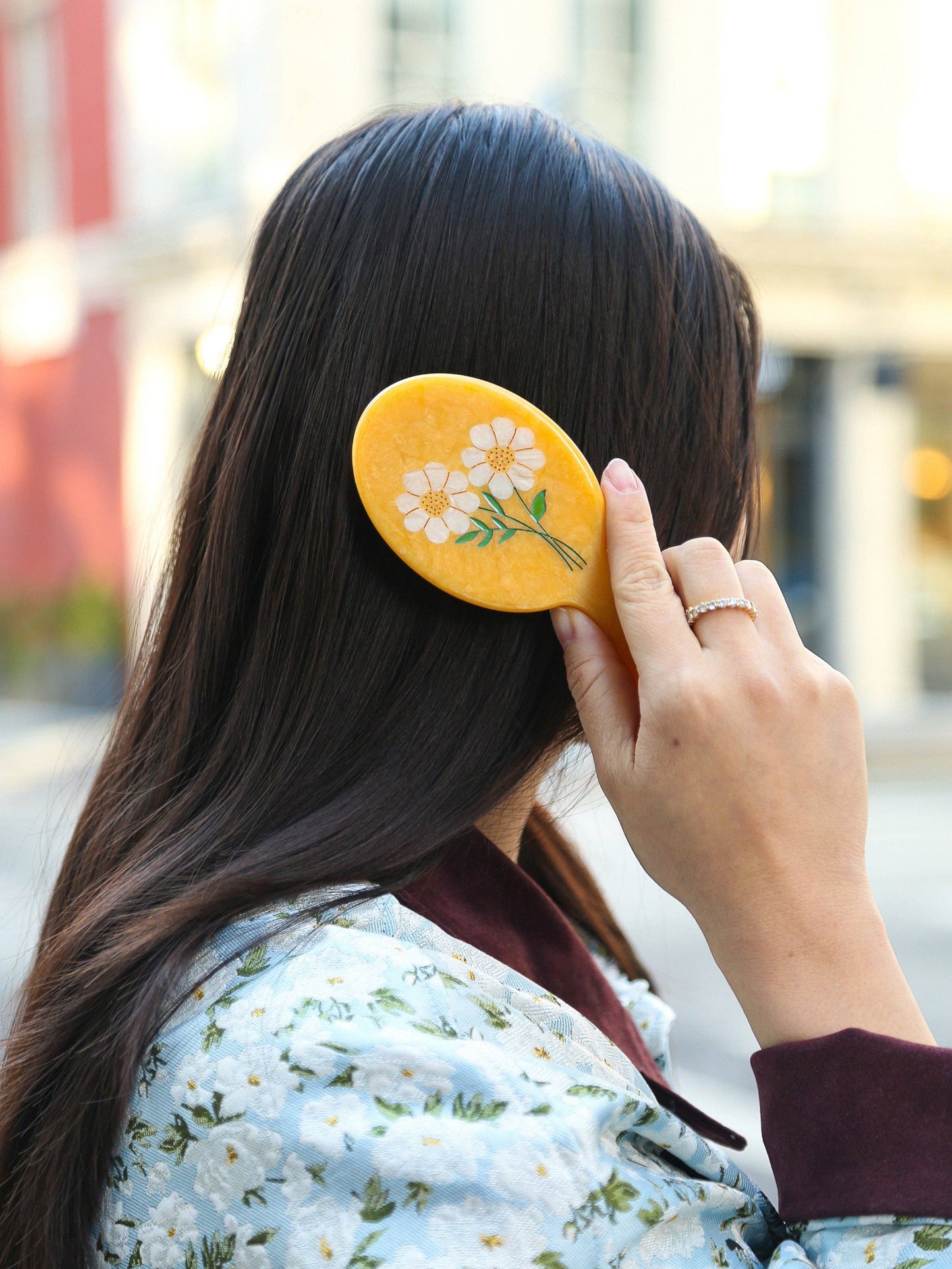 Hand-painted Vintage Daisy Stem Handbag Hero Brush