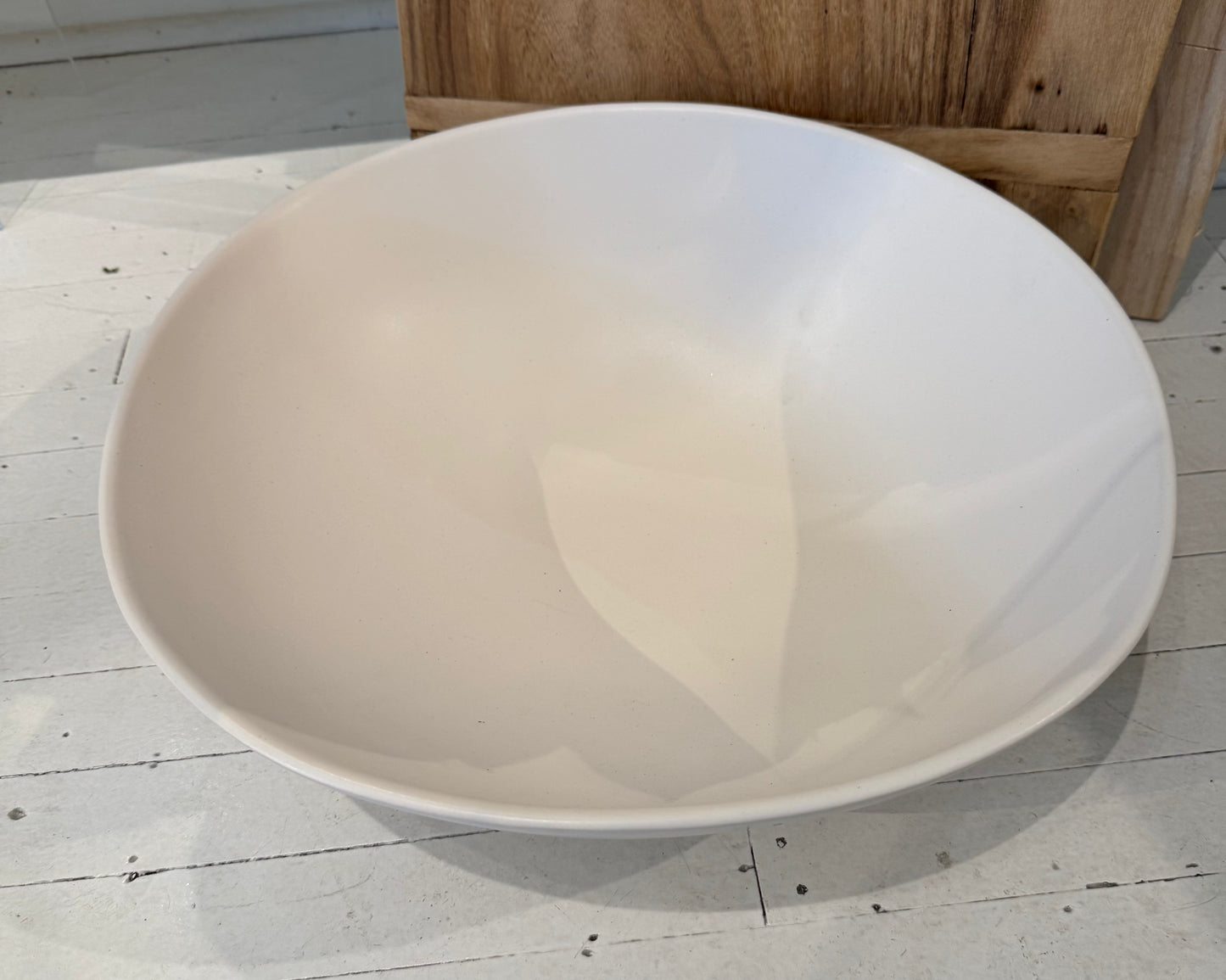 17" Round Bowl: Matte White