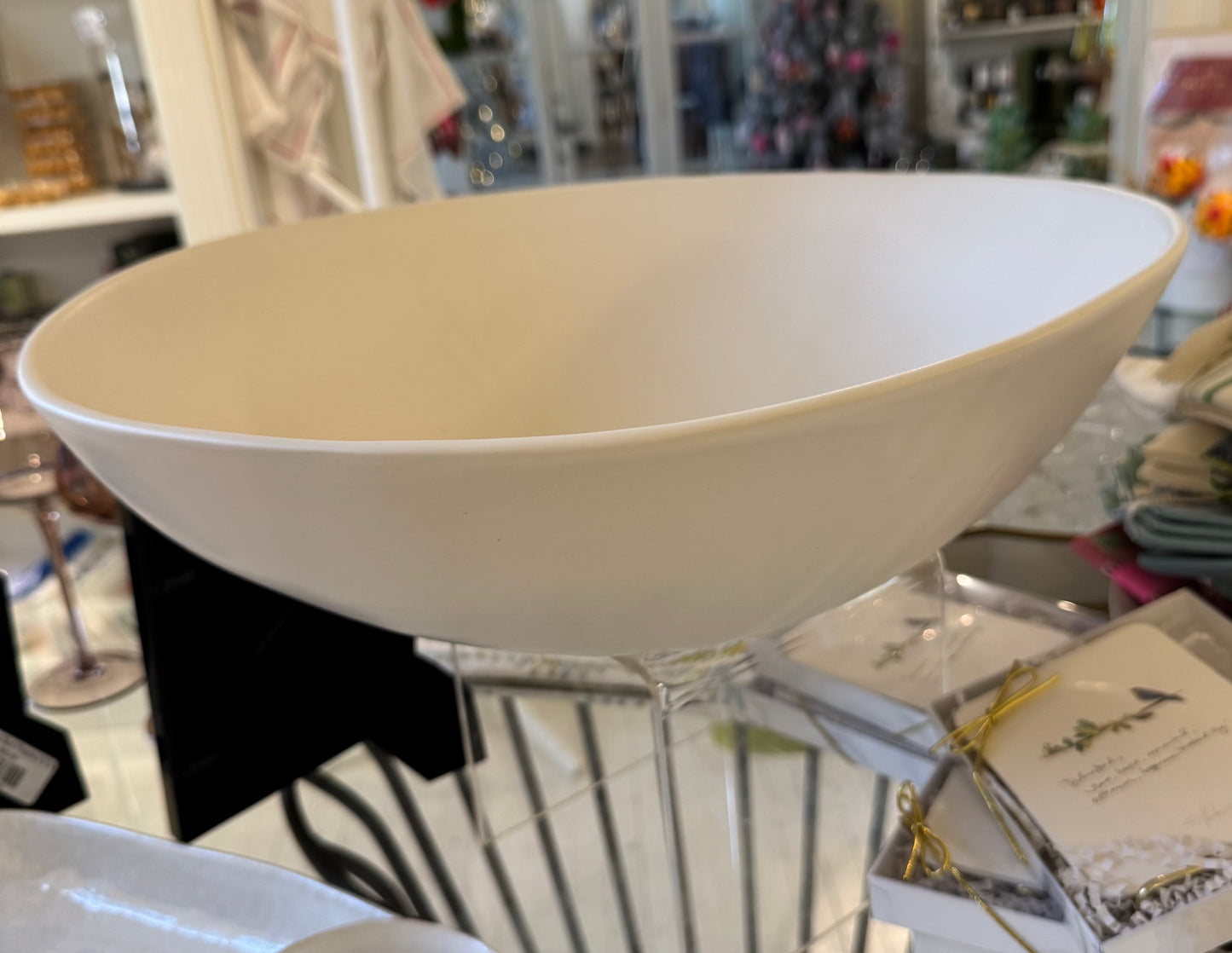 17" Round Bowl: Matte White