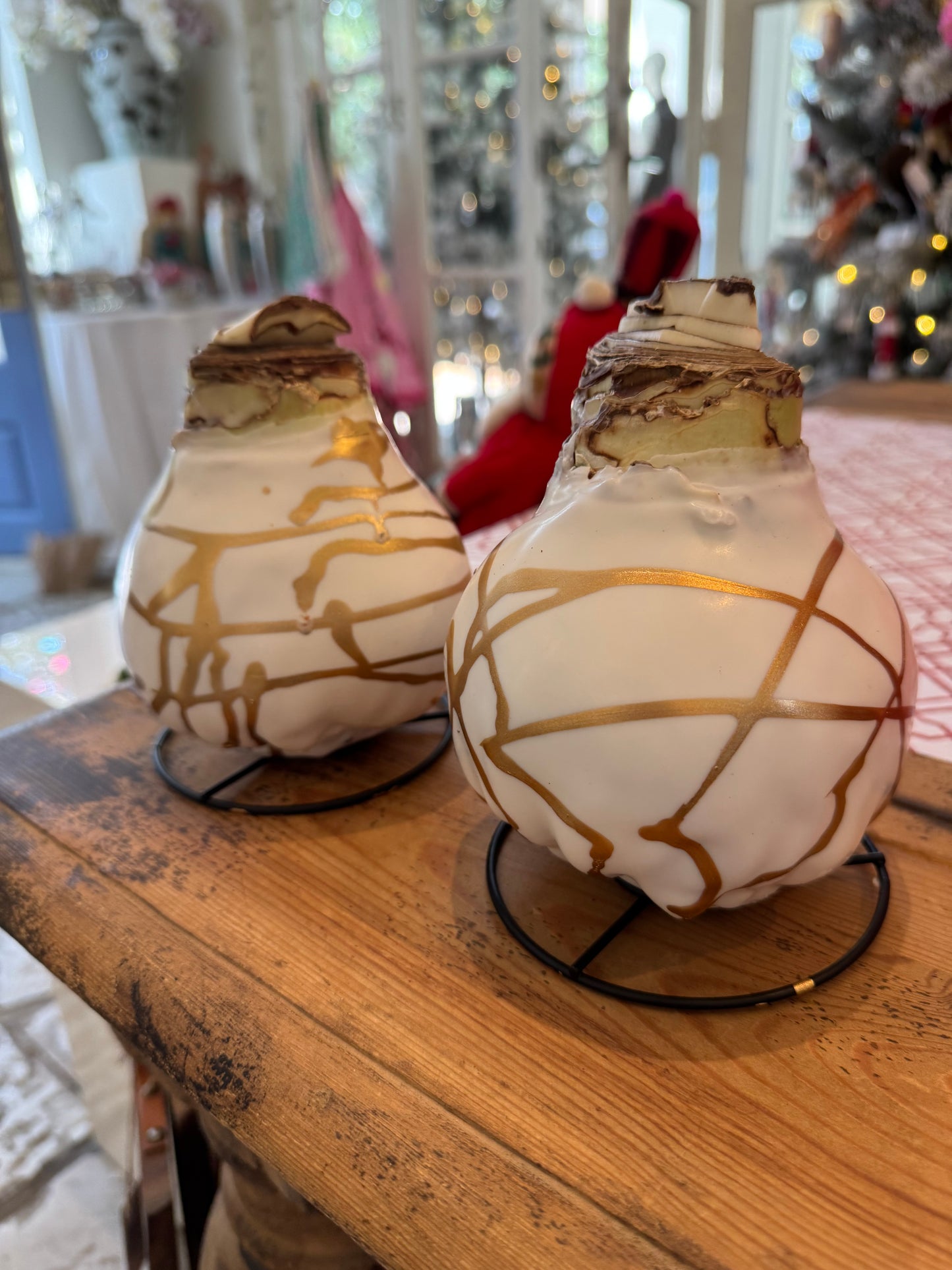 Gold & White Metallic splatter waxed bulb