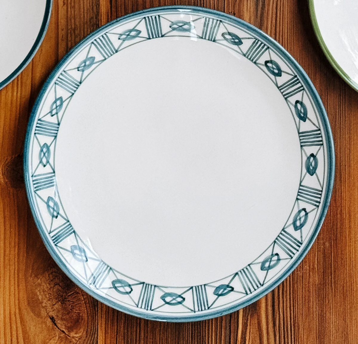 Lisbon Dinner Plate with Filigree Rim- Peacock